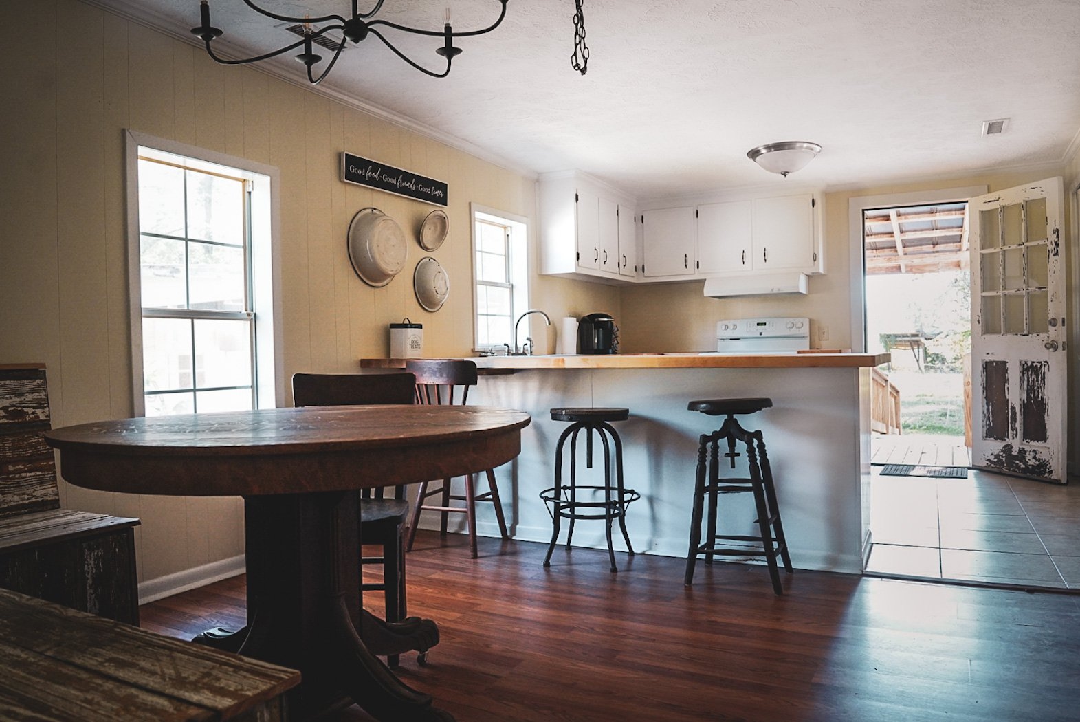 Southern Red Oak House kitchen dining room